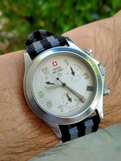 นาฬิกาสวิส ถ่าน
สภาพดี เดินดี 
ตัวเรือนสแตนเลส รูปที่ 8