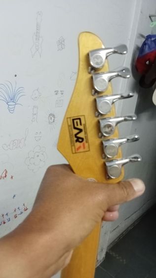 กีต้าร์ไฟฟ้าพร้อมตู้แอมป์ รูปที่ 6