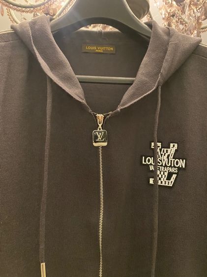 หลุยส์วิตตอง ชุดเซ็ต เสื้อและกางเกงทรงสวย สภาพใหม่เอี่ยม แอ รูปที่ 3