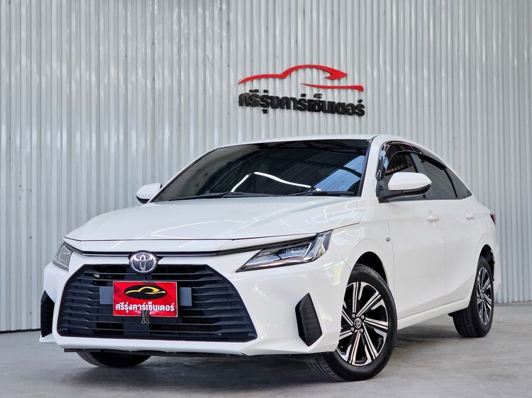 รถ Toyota Yaris ATIV 1.2 Sport สี ขาว