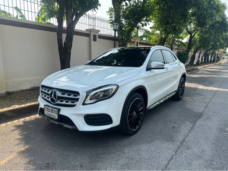 รถ Mercedes-Benz GLA-Class GLA250 สี ขาว