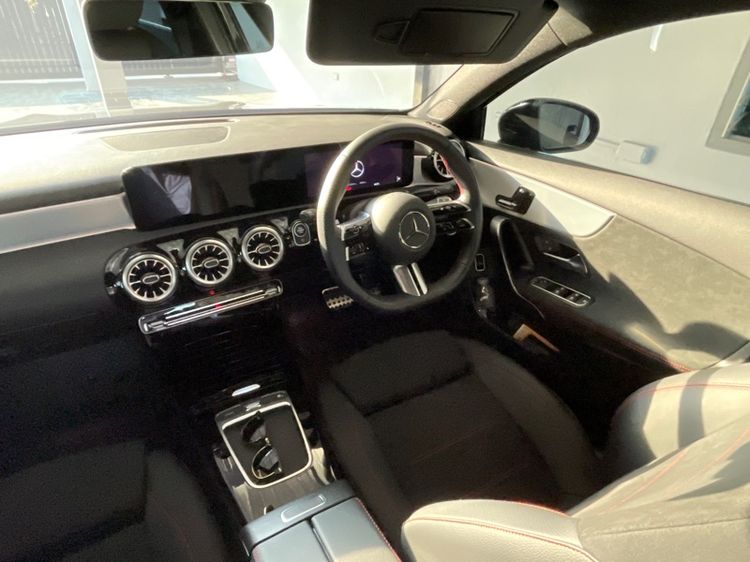 Mercedes-Benz A-Class 2024 A200 Sedan เบนซิน ไม่ติดแก๊ส เกียร์อัตโนมัติ ดำ รูปที่ 3