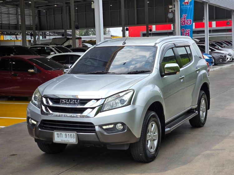 รถ Isuzu MU-X 2.5 สี บรอนซ์เงิน