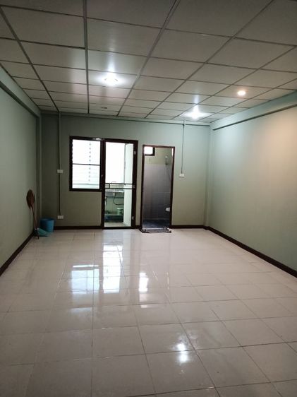 ขาย Royal Condo ห้องขนาด 34 ตรม ชั้น6 ซอย แจ้งวัฒนะปากเกร็ด28 ติดเซ็นทรัลแจ้งวัฒนะและสถาบันจัดการปัญญาภิวัฒน์ ห่างจากสถานีรถไฟฟ้า 350 เมตร 