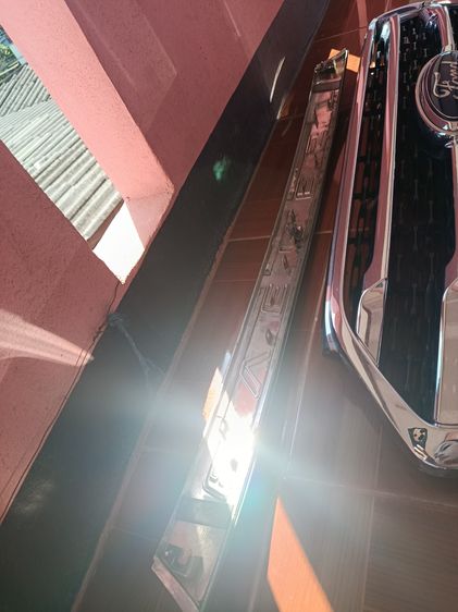 กระจังหน้ารถยนต์ฟอร์ดเอเวอเรสต์และคิ้วท้ายรถ รูปที่ 3