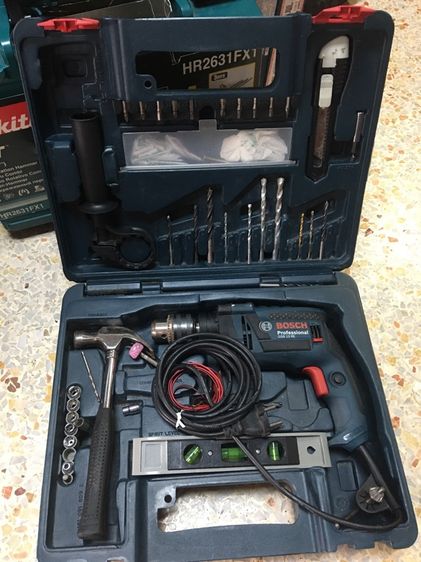 อุปกรณ์เครื่องมือช่าง สว่านไฟฟ้า BOSCH GSB 13RE. สภาพสวยเครื่องมือครบพร้อมกล่องกระแทกปูนธรรมดาได้ปรับซ้ายขวาได้สวยพร้อมใช้งานแท้