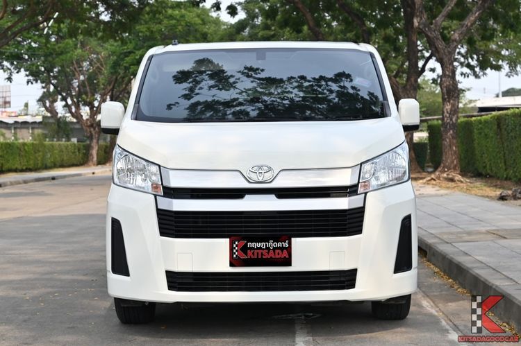 Toyota Hiace 2021 2.8 economy Van ดีเซล ไม่ติดแก๊ส เกียร์ธรรมดา ขาว รูปที่ 2