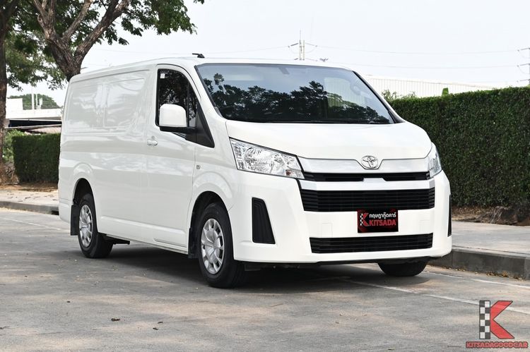 รถ Toyota Hiace 2.8 economy สี ขาว