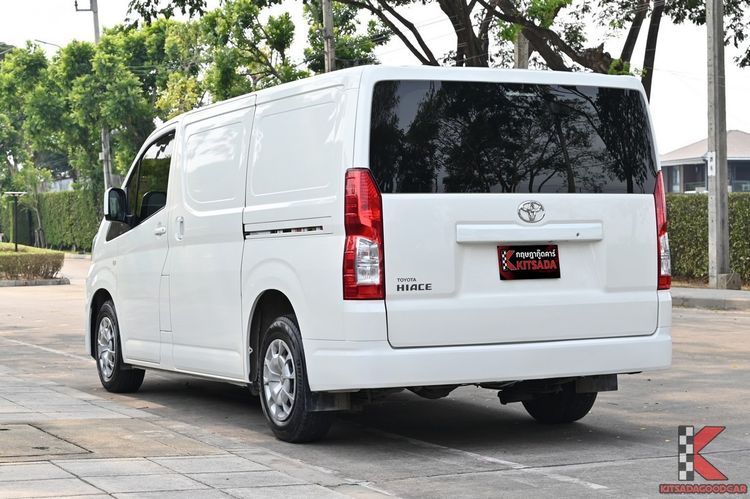 Toyota Hiace 2021 2.8 economy Van ดีเซล ไม่ติดแก๊ส เกียร์ธรรมดา ขาว รูปที่ 3