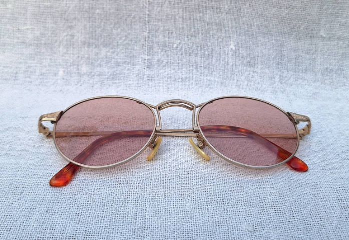 แว่นตาอิตาเลียนอาร์ติสท์ในตำนาน CAPPELLINI OCCHIALI โมเดลอาร์ติสท์ หยดน้ำ–แพนโต้ จอห์น เลนนอน เลนส์กระจกคริสตัลกันแดดฝรั่งเศส สีกลีบบัว...Authentic Vintage GIORGIO ARMANI handcrafted in Italy รูปที่ 9