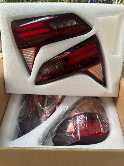 ไฟท้าย HRV มือสอง ครบเซ็ต (led ถอยหลังไม่ติดบางดวง)