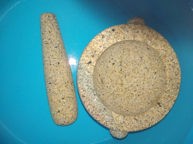 อื่นๆ ขายครกหินอ่างศิลาแท้ 100 เปอร์เซนต์ สีเหลืองมันปู ราคา 1100 บาท 