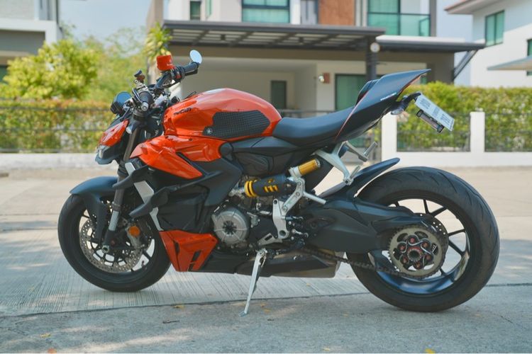 Ducati Streetfighter V2
