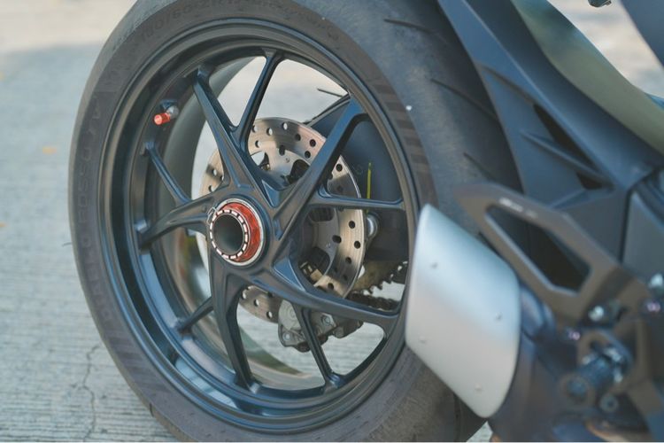 Ducati Streetfighter V2 รูปที่ 9