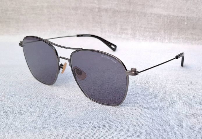 แว่นตายุโรเปียนคราฟท์โดยช่างฝีมือชาวดัตช์ G–STAR RAW มือหนึ่ง–New Old Stock โมเดลคลาสสิก อะเวียเตอร์–สี่เหลี่ยม–นักบิน เลนส์โพลีคาร์บอเนทกันแดด ออริจินัล จี–สตาร์ รอว์ สีเทาทหาร...Authentic Vintage G–STAR RAW Handcrafted in Amsterdam, Netherland รูปที่ 3