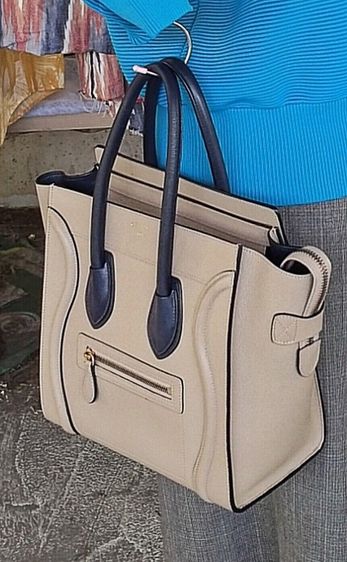 กระเป๋าถือสตรี Celine luggage tote micro มือสองของแท้ รูปที่ 2