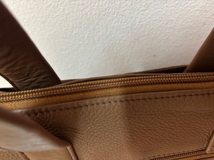 กระเป๋าถือหนังแท้ สีน้ำตาล ทรง Tote มือสองสภาพนางฟ้า หนังนุ่ม ช่องเยอะ ใช้งานสะดวก รูปที่ 10