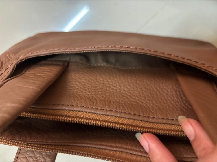 กระเป๋าถือหนังแท้ สีน้ำตาล ทรง Tote มือสองสภาพนางฟ้า หนังนุ่ม ช่องเยอะ ใช้งานสะดวก รูปที่ 14