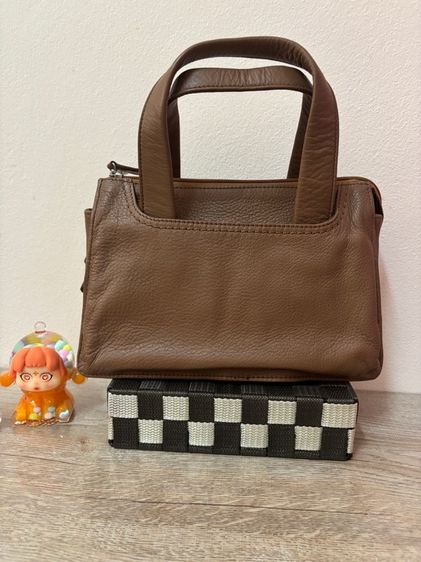 กระเป๋าถือหนังแท้ สีน้ำตาล ทรง Tote มือสองสภาพนางฟ้า หนังนุ่ม ช่องเยอะ ใช้งานสะดวก รูปที่ 4