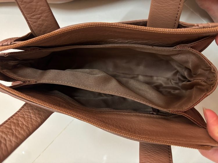 กระเป๋าถือหนังแท้ สีน้ำตาล ทรง Tote มือสองสภาพนางฟ้า หนังนุ่ม ช่องเยอะ ใช้งานสะดวก รูปที่ 17
