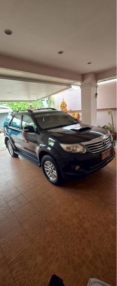 รถ Toyota Fortuner 2.5 V สี ดำ