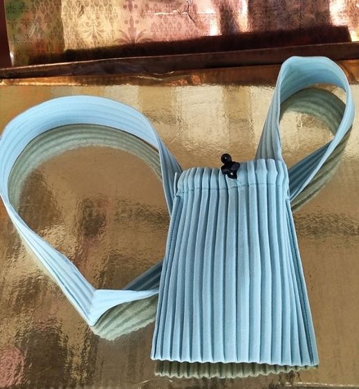 กระเป๋าสะพายขนาดเล็ก Homme plisse ของ issey miyake  มือสองของแท้ รูปที่ 15