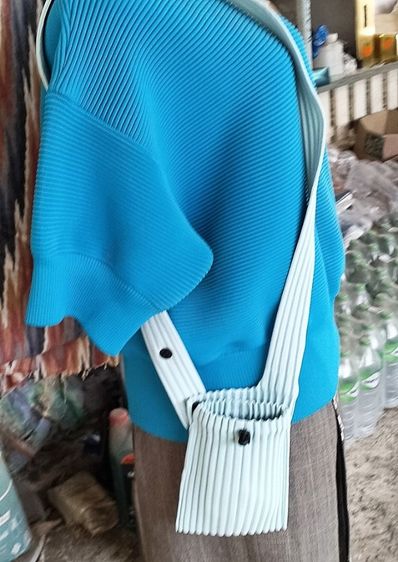 กระเป๋าสะพายขนาดเล็ก Homme plisse ของ issey miyake  มือสองของแท้ รูปที่ 9