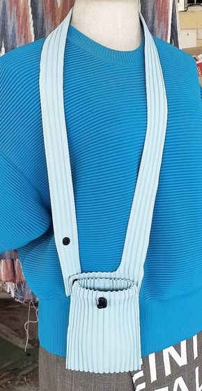 กระเป๋าสะพายขนาดเล็ก Homme plisse ของ issey miyake  มือสองของแท้ รูปที่ 8