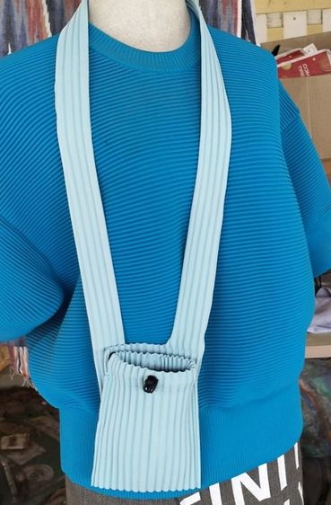 กระเป๋าสะพายขนาดเล็ก Homme plisse ของ issey miyake  มือสองของแท้ รูปที่ 10