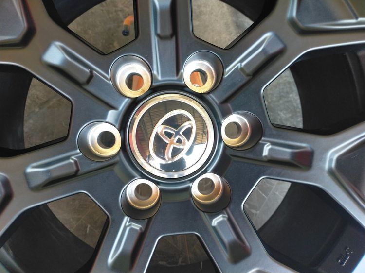 แม็กโตโยต้า ขอบ18 พร้อมยางโยโกฮาม่า 265 60 18 ปลายปี25 แม็กสีเดิมป้ายแดง ยางมีตุ่มหน้ายางทุกเส้น รูปที่ 5