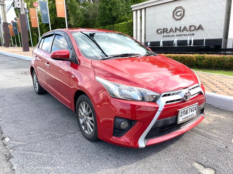 รถ Toyota Yaris 1.2 J สี แดง