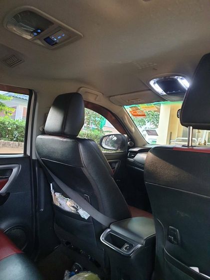 รถ Toyota Fortuner 2.8 TRD Sportivo 4WD สี ขาว