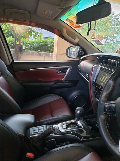 Toyota Fortuner 2019 2.8 TRD Sportivo 4WD Utility-car ดีเซล เกียร์อัตโนมัติ ขาว รูปที่ 3