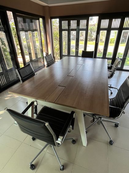 โต๊ะประชุม พร้อมเก้าอี้ 6 ตัว ของ Modernform 