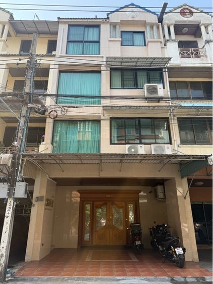 ไม่ใช่ หมู่บ้านเบญจธานี