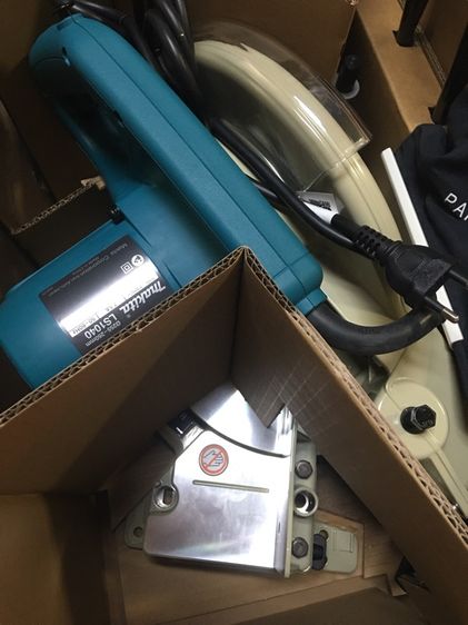 เลื่อยตัดมิเนียม 10 นิ้ว makita 260mm LS1040 สภาพสวยเหมือนไม่ได้ผ่านการใช้งานอุปกรณ์ครบทุกอย่างพร้อมกล่องคู่มือพร้อมใช้งานแท้ รูปที่ 4