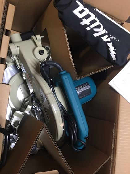 เลื่อยตัดมิเนียม 10 นิ้ว makita 260mm LS1040 สภาพสวยเหมือนไม่ได้ผ่านการใช้งานอุปกรณ์ครบทุกอย่างพร้อมกล่องคู่มือพร้อมใช้งานแท้