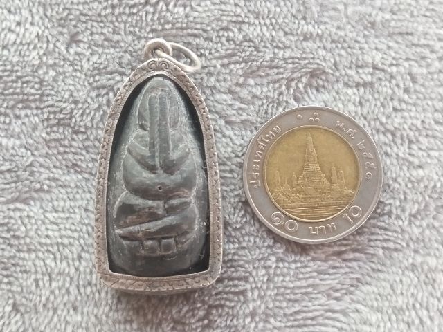 พระปิดตาเขาแกะ (เลี่ยมเงิน) รูปที่ 12