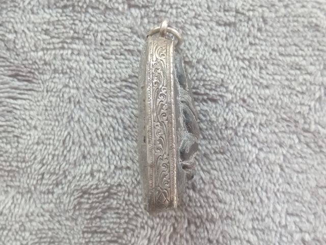 พระปิดตาเขาแกะ (เลี่ยมเงิน) รูปที่ 7