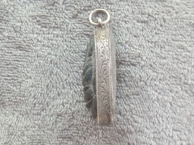 พระปิดตาเขาแกะ (เลี่ยมเงิน) รูปที่ 8