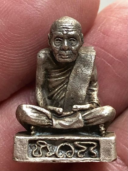 พระรูปหล่อเงินเก่าคะ รูปที่ 5