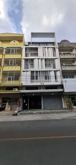 ให้เช่าอาคารพาณิชย์ 2คูหา ใกล้รถไฟฟ้าแค่250เมตร