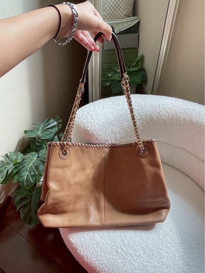 used tory burch 13นิ้ว สภาพดีมากใบใหญ่ รูปที่ 3