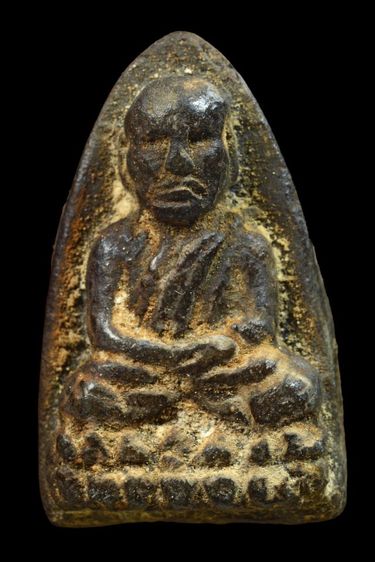 หลวงปู่ทวดเก่าทรงสามเหลี่ยม