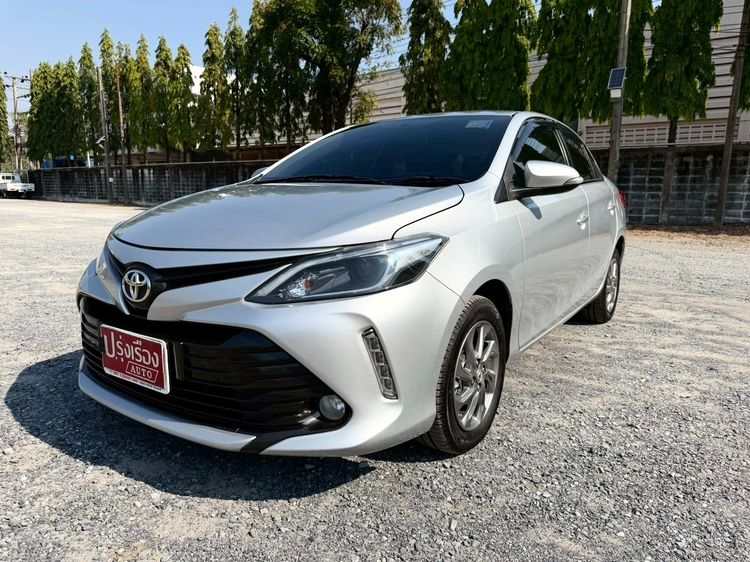 รถ Toyota Vios 1.5 Mid สี เทา