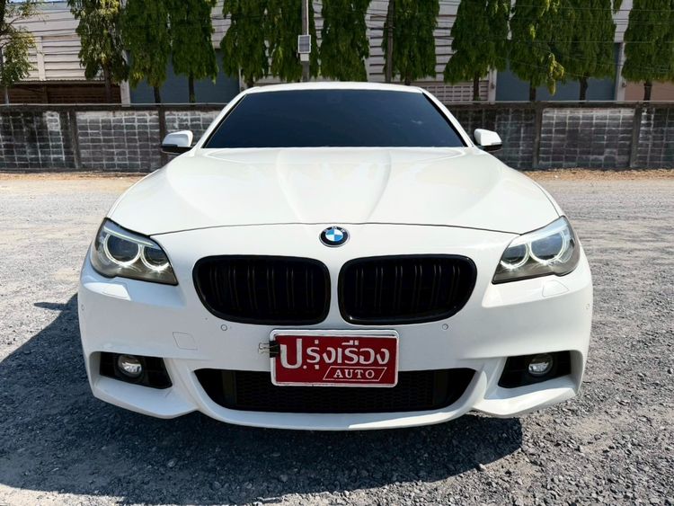 BMW Series 5 2018 520d Sedan ดีเซล ไม่ติดแก๊ส เกียร์อัตโนมัติ ขาว รูปที่ 2