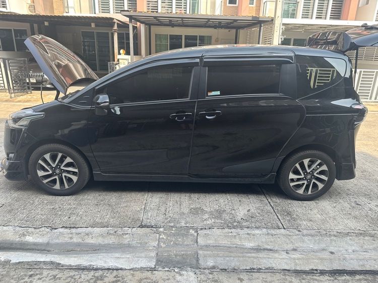Toyota Sienta 2017 1.5 V Utility-car เบนซิน เกียร์อัตโนมัติ ดำ รูปที่ 4