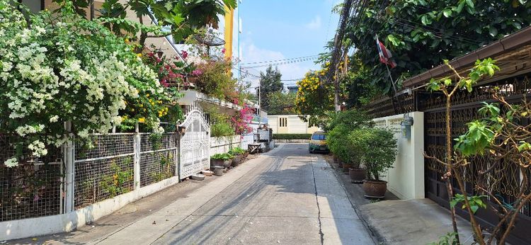 ขายบ้านพร้อมที่ดิน 84 ตรว.ย่านพหลโยธิน18
