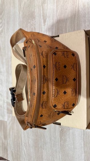 MCM กระเป๋าสะพายข้างผู้ชาย