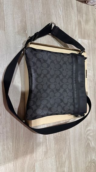 coach กระเป๋าสะพายข้าง